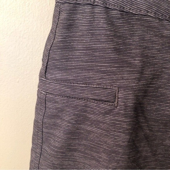 VINEYARD VINES MENS 28 PERFORMANCE BOARD SHORTS GRAY STRIPED SIDE STRIPE DETAIL - Picture 6 of 7